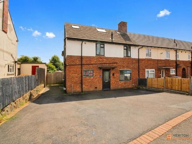 4 bedroom end of terrace house for sale