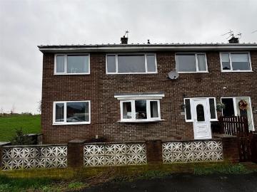 4 bedroom end of terrace house for sale