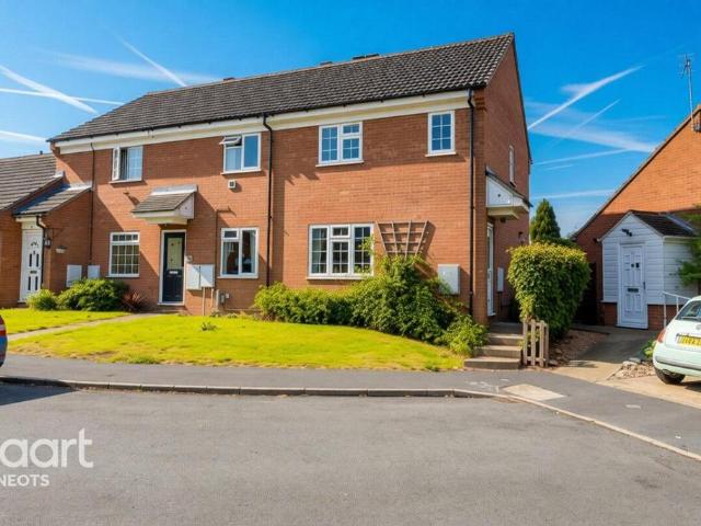 4 bedroom end of terrace house for sale