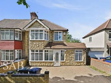 4 bedroom end of terrace house for sale