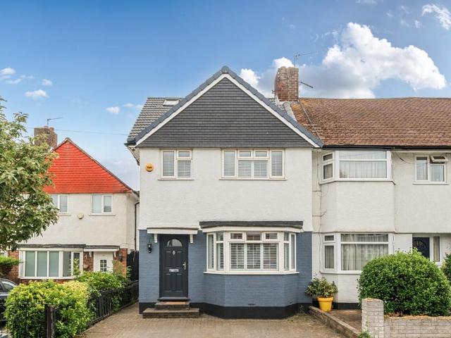 4 bedroom end of terrace house for sale