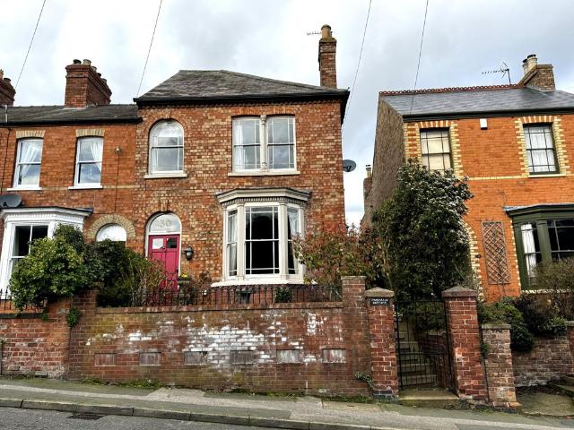 4 bedroom end of terrace house for sale