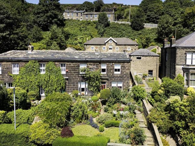 4 bedroom end of terrace house for sale