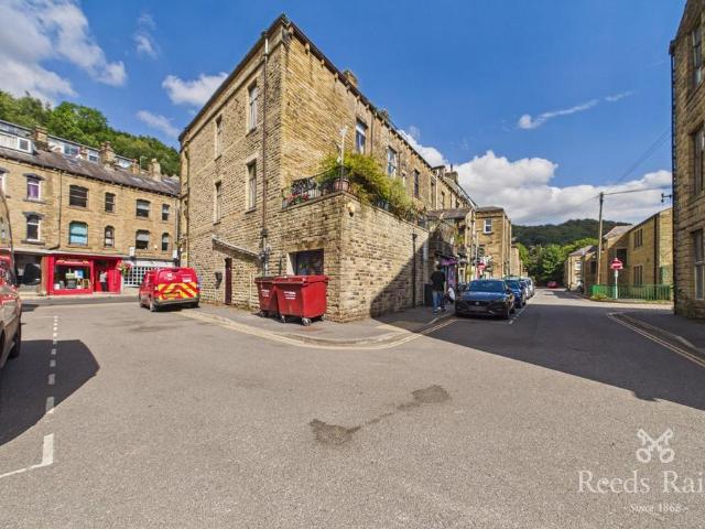 4 bedroom end of terrace house for sale