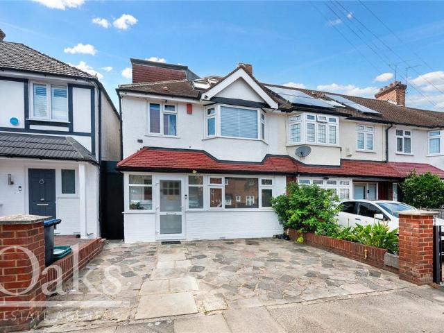 4 bedroom end of terrace house for sale