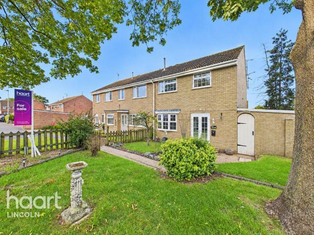 4 bedroom end of terrace house for sale