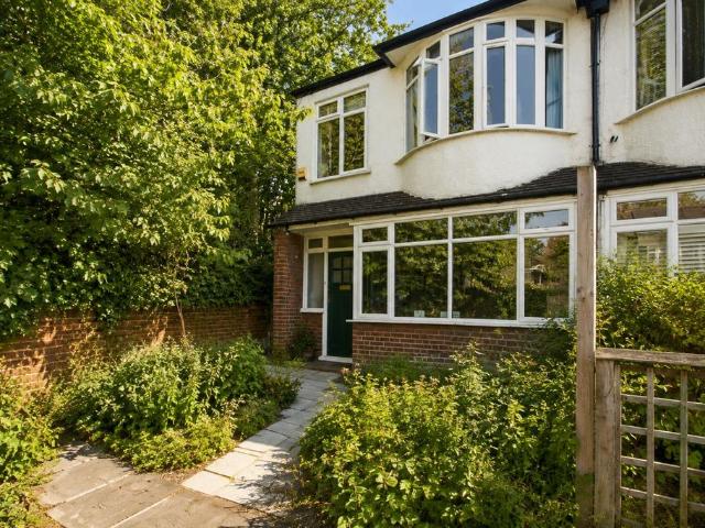 4 bedroom end of terrace house for sale