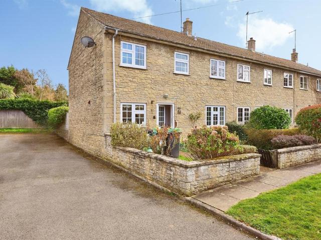 4 bedroom end of terrace house for sale