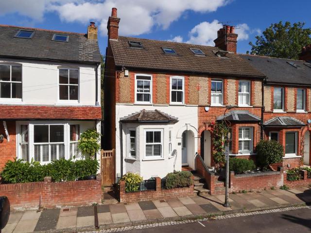 4 bedroom end of terrace house for sale