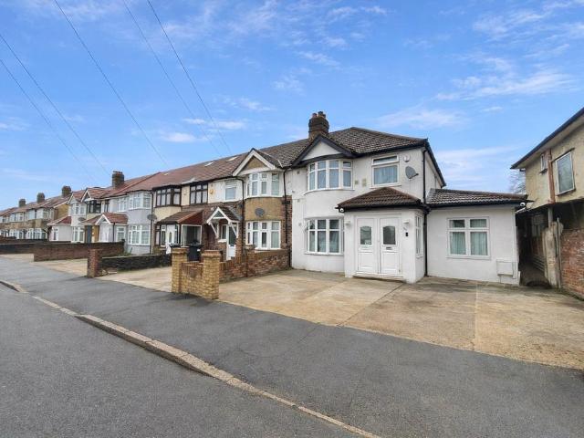 4 bedroom end of terrace house for sale