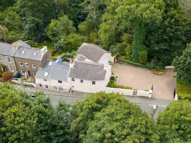 4 bedroom end of terrace house for sale