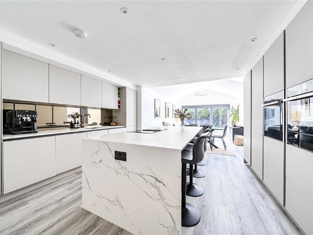 4 bedroom end of terrace house for sale