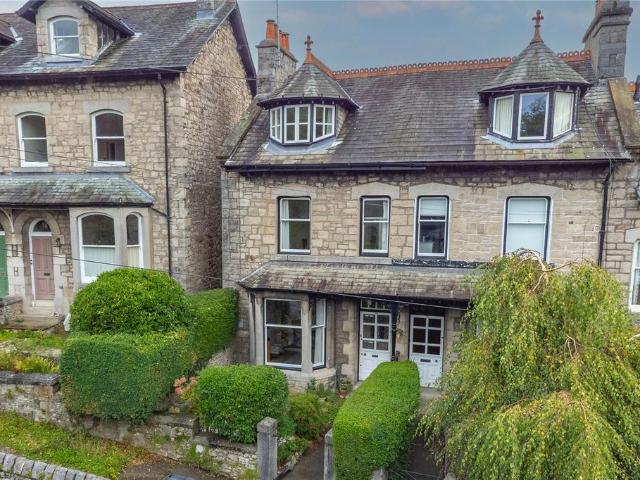 4 bedroom end of terrace house for sale