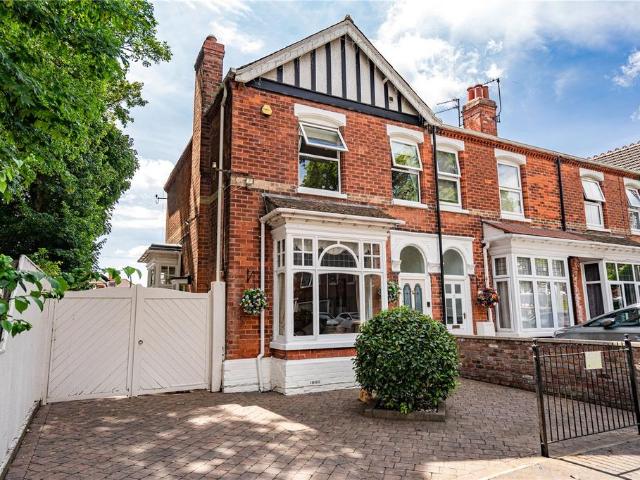 4 bedroom end of terrace house for sale