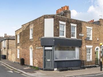 4 bedroom end of terrace house for sale