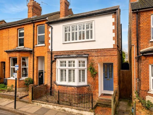 4 bedroom end of terrace house for sale