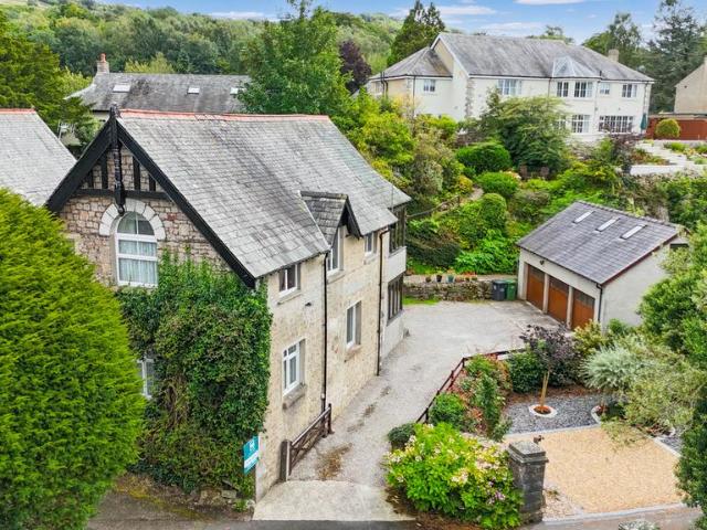 4 bedroom end of terrace house for sale