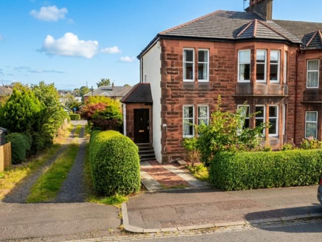 4 bedroom end of terrace house for sale
