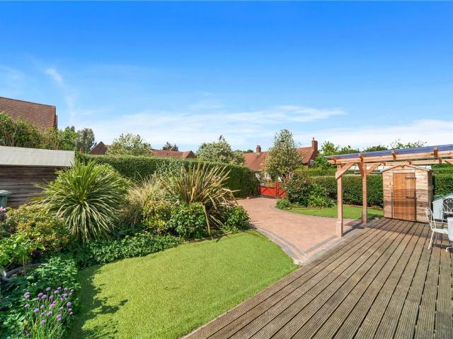 4 bedroom end of terrace house for sale