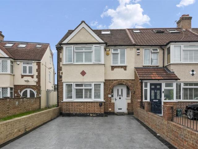 4 bedroom end of terrace house for sale