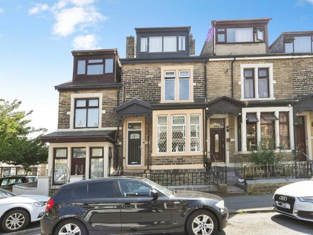 4 bedroom end of terrace house for sale