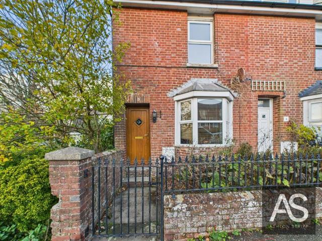 4 bedroom end of terrace house for sale
