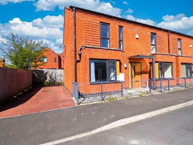 4 bedroom semi detached house for sale