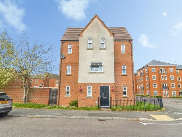 4 bedroom end of terrace house for sale