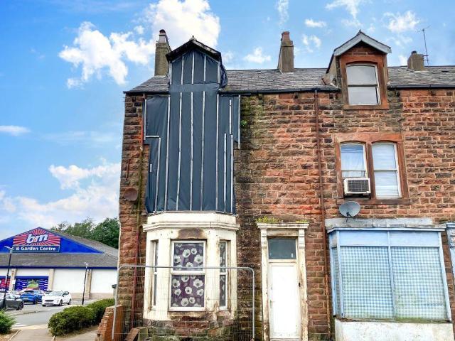 4 bedroom end of terrace house for sale