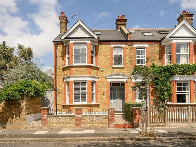 4 bedroom end of terrace house for sale