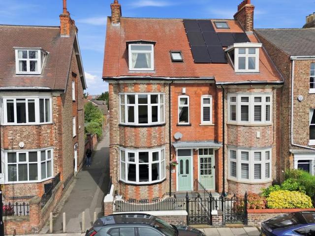 4 bedroom end of terrace house for sale