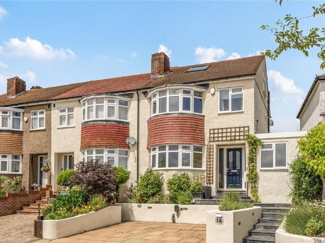 4 bedroom end of terrace house for sale