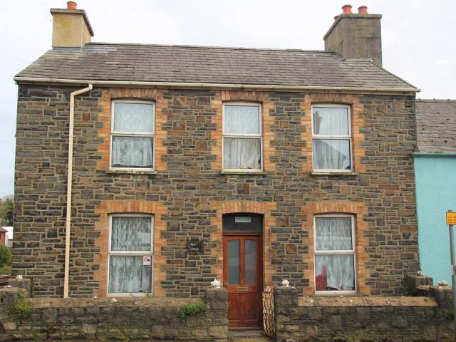 4 bedroom end of terrace house for sale