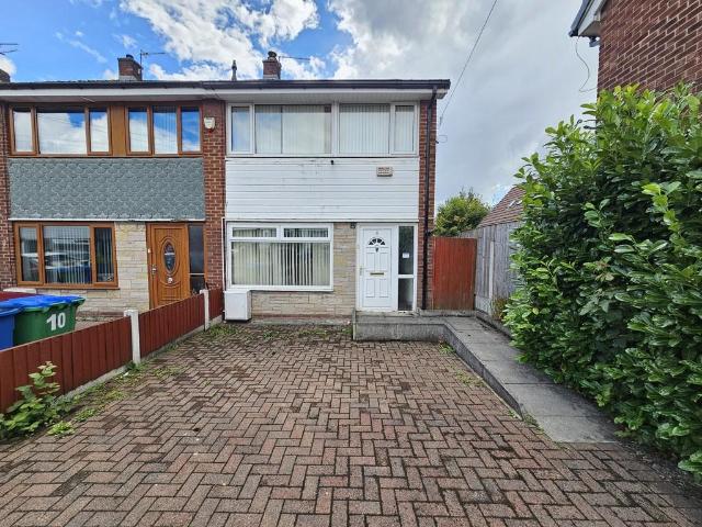 4 bedroom end of terrace house for sale