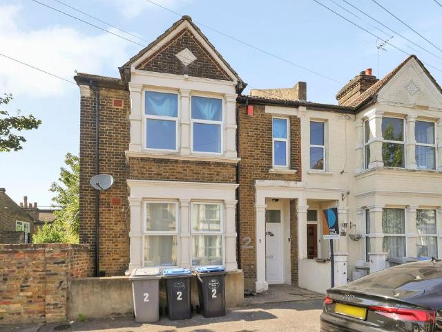 4 bedroom end of terrace house for sale