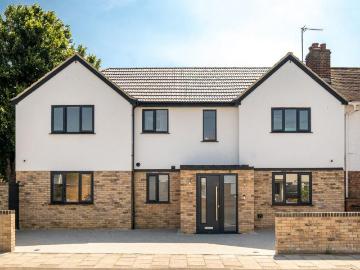 4 bedroom end of terrace house for sale
