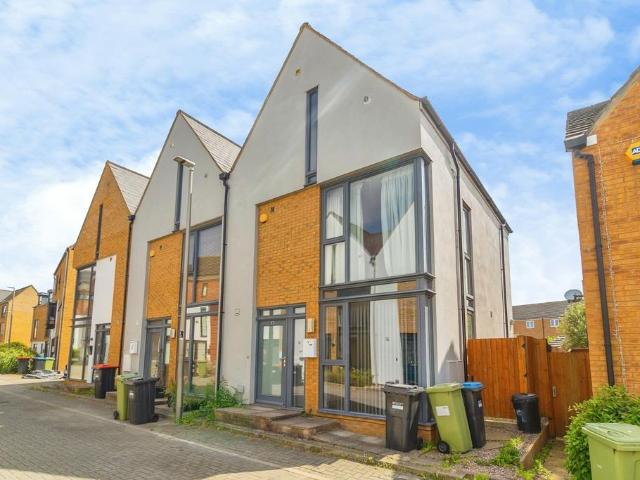 4 bedroom end of terrace house for sale