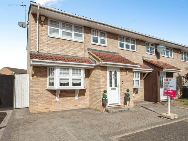 4 bedroom end of terrace house for sale