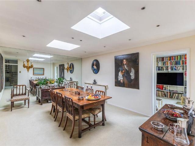 4 bedroom end of terrace house for sale