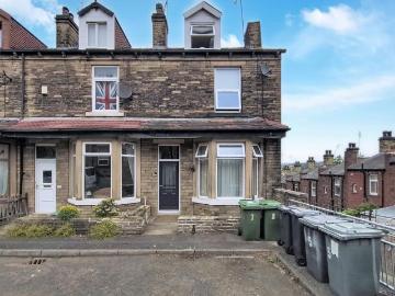 4 bedroom end of terrace house for sale