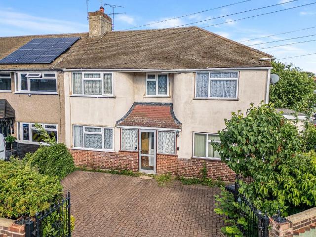 4 bedroom end of terrace house for sale