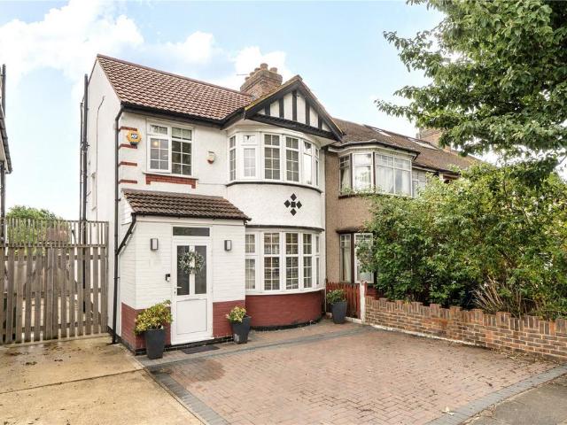 4 bedroom end of terrace house for sale