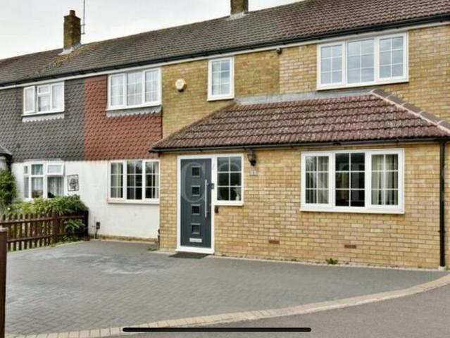 4 bedroom end of terrace house for sale