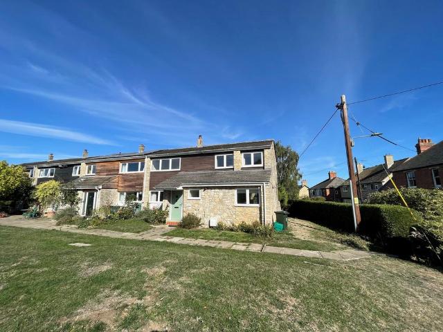 4 bedroom end of terrace house for sale