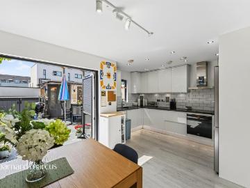 4 bedroom end of terrace house for sale