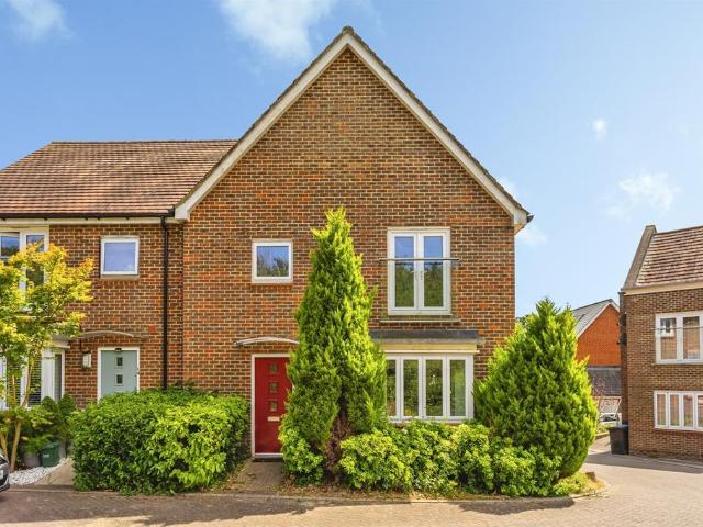 4 bedroom end of terrace house for sale