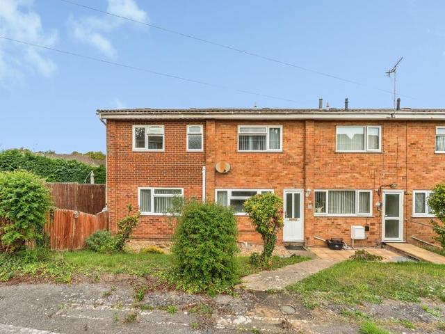 4 bedroom end of terrace house for sale