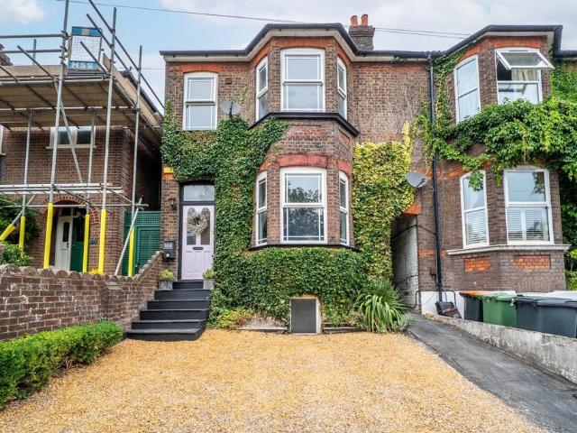 4 bedroom end of terrace house for sale