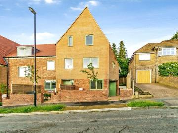 4 bedroom end of terrace house for sale