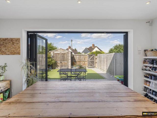 4 bedroom end of terrace house for sale